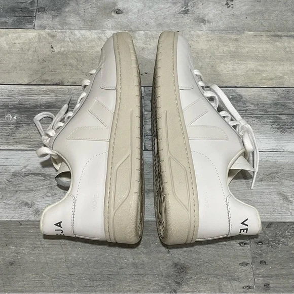 VEJA V-12 Classic Court Low-Top Women’s Sneakers - White - Sz - 10 .US / 41 .EU
